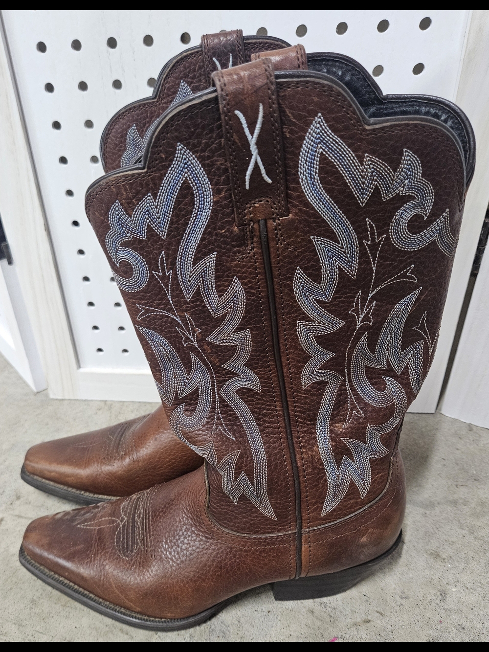 Wolverine Brown Leather Western Pull-On Boots With Beautiful Embroidery